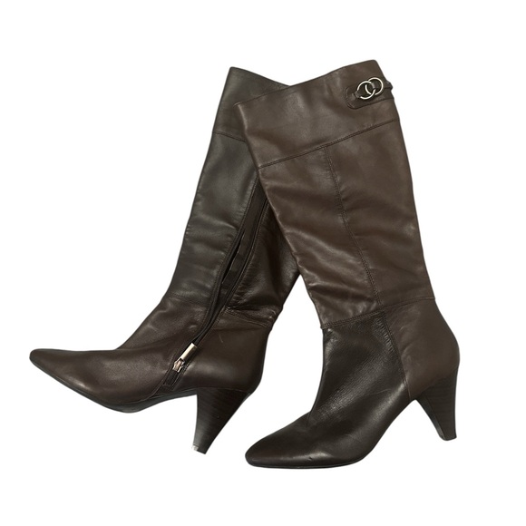 Elegant Brown Leather Knee-High Boots - Picture 1 of 3